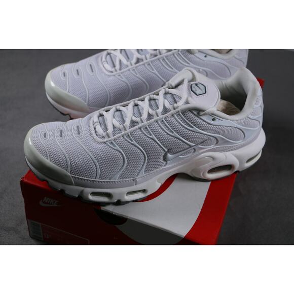 Nike Air Max Plus TN Shoes Mens 9.5 White Black Cool Grey 604133-139 Tuned Air main image 9